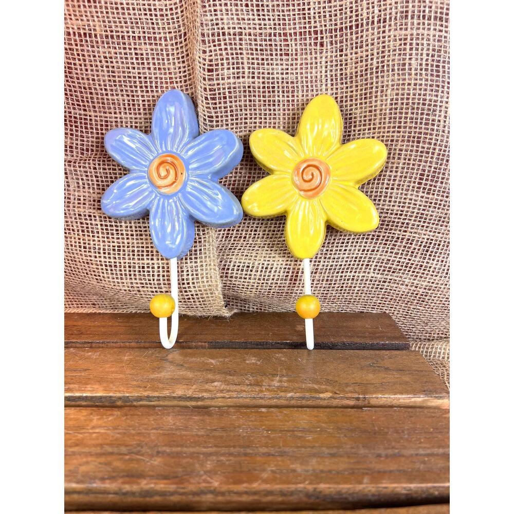 Set of 2 Vintage Decorative Ceramic Daisy Flower Hooks